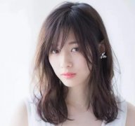  长脸美女必读：最适合长脸的时尚发型指南