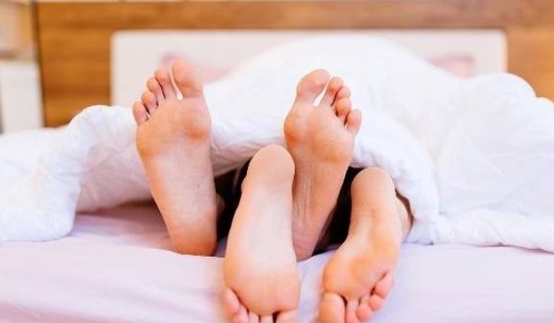 夫妻性生活中的关心与理解：解决下身干涩的问题