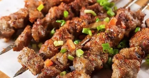 美味独特：探秘正宗新疆羊肉串的制作方法