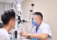 解析精神失常：专家视角下的症状及成因探究