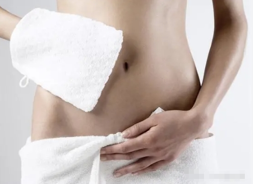 女性健康：月经前白带增多的原因与警示信号