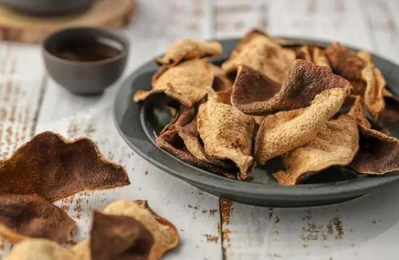 陈皮泡水的神奇功效：促进消化、祛痰止咳与消除肠道积气