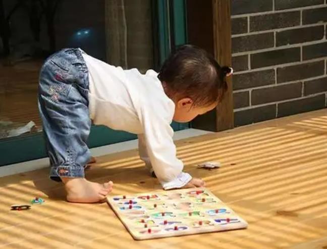 宝宝8个月发育指标：探索成长的里程碑