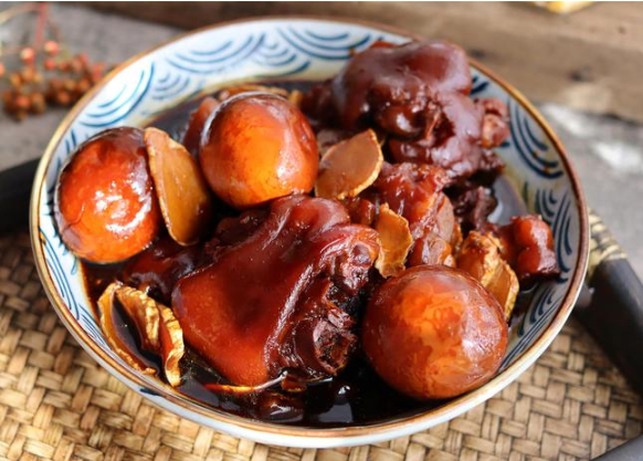 美味家常猪脚姜的制作秘诀，享受原汁原味的粤菜风味