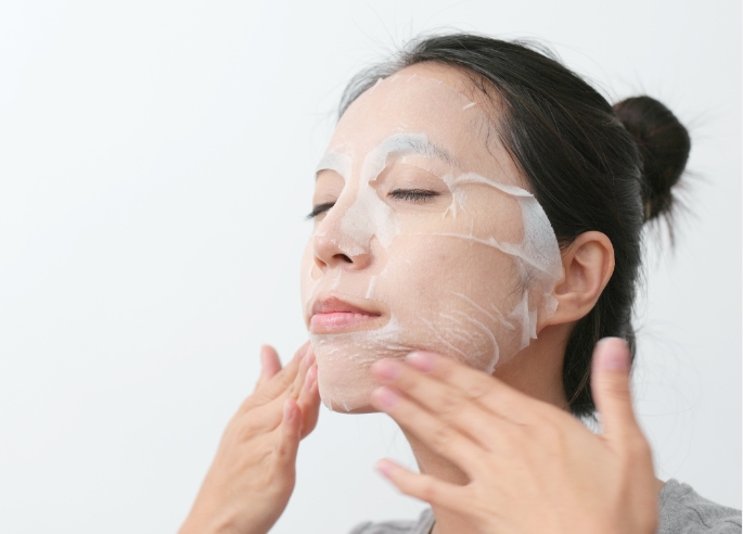 如何正确敷面膜：护肤技巧与注意事项》