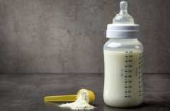 牛初乳粉的多重益处：免疫增强、智力提升与健康保障
