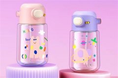 挑选儿童水杯，健康材质胜过品牌繁多