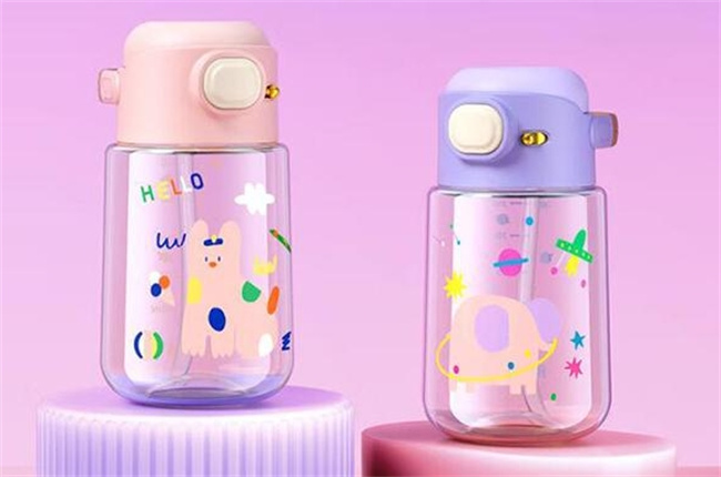 挑选儿童水杯，健康材质胜过品牌繁多