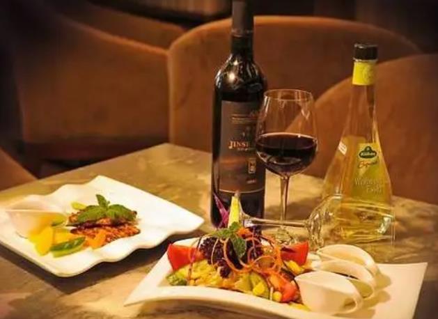 品味之道：葡萄酒与美食的完美搭配