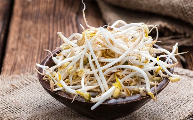 探讨豆芽变绿后的食用安全与最佳保存方法