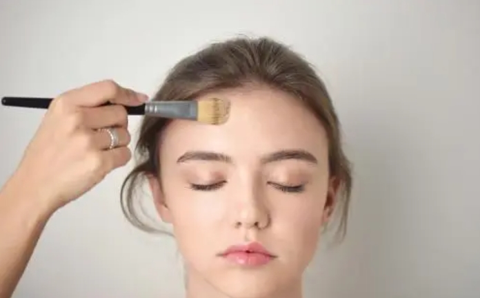 告别抬头纹：三招有效去除抬头纹