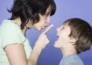 小媳妇的心声：当孩子说出「妳不要再骂我妈妈了！」为了孩子反击，宁可让自己「黑掉」