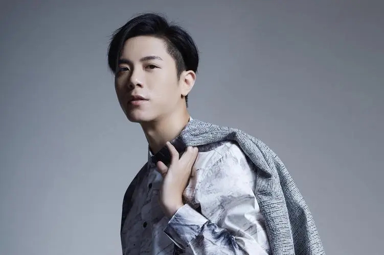 韦礼安挑战孤独喝到断片超惊险 考虑带女友回家过年