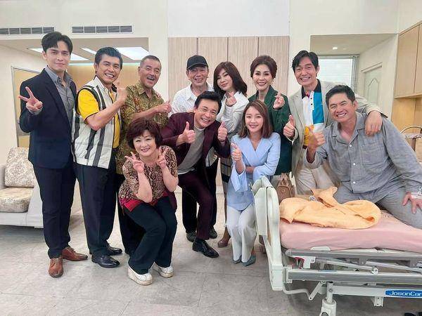 洪都拉斯跟「黄金岁月」女星双人瑜珈 被误认在偷情