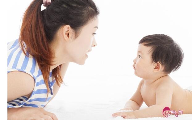 宝宝几个月跟着妈妈？孩子不知道怎么了？
