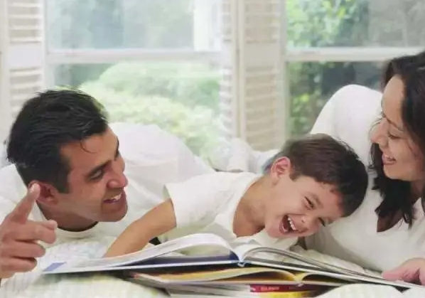 不需要为了满足别人要求孩子过著不快乐的生活，请不用努力，好好与孩子度过每一天就好！