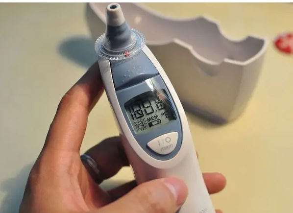 宝宝的第一支耳温枪，日本精密耳温枪