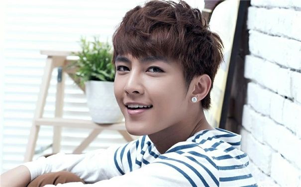 艺人得为金钟走两次红毯？炎亚纶困扰「造型费用加倍」