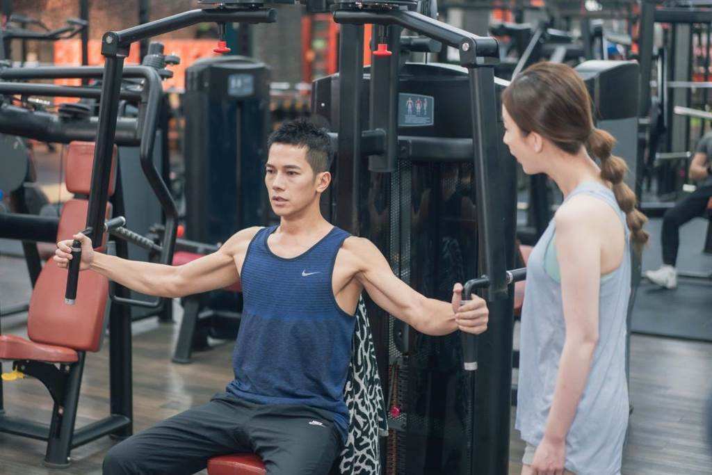 梁瀚名移情别恋 自爆恋上美胸皇后周晓涵