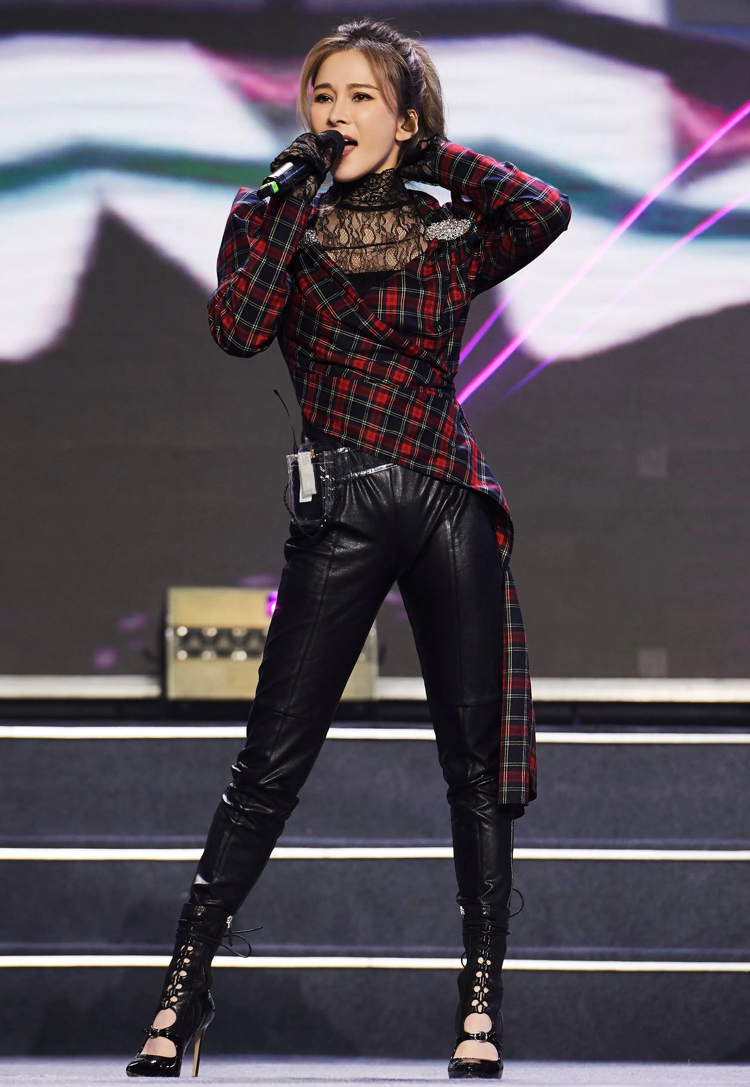 温岚示爱男友 难忘第一次给贺军翔