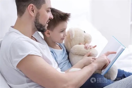 「准爸爸手册」要来啦！怀孕不再只是老婆的事，老公也要有所准备！国健署预计将在明年发行！