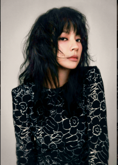 爆身体歪了影响声音 Faye自费请老师随行