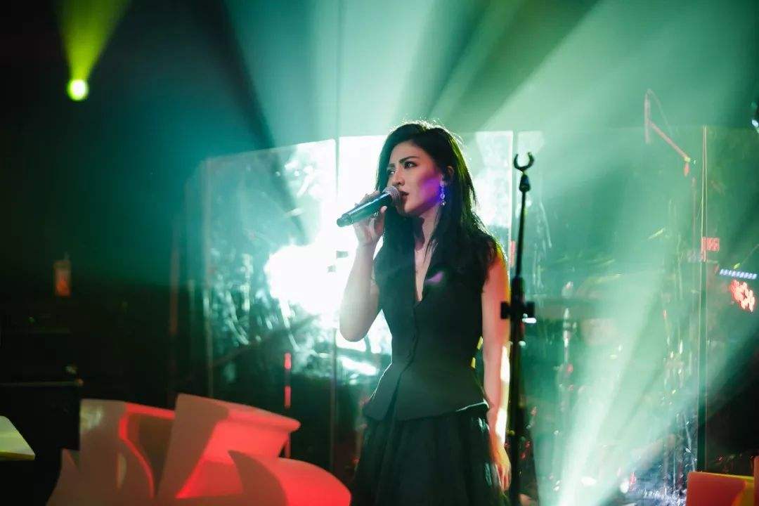 支持瑞典男友！艾怡良曝光配偶栏状态