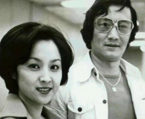 一个动作险酿灾！73岁甄珍眼睛术后仍发炎