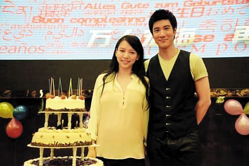 「蕾神锤王」再爆内幕？王力宏、李靓蕾真的签字了