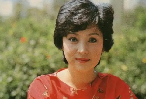 一个动作险酿灾！73岁甄珍眼睛术后仍发炎