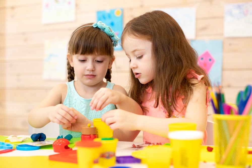 4岁的婴儿需要学习什么才能发展全面的思维?