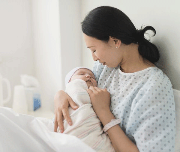 刚出生的女孩有月经: 这是怎么回事?
