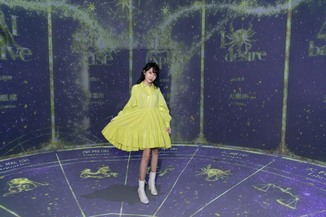 张若凡想自学占卜 竟被妈妈抢先一步