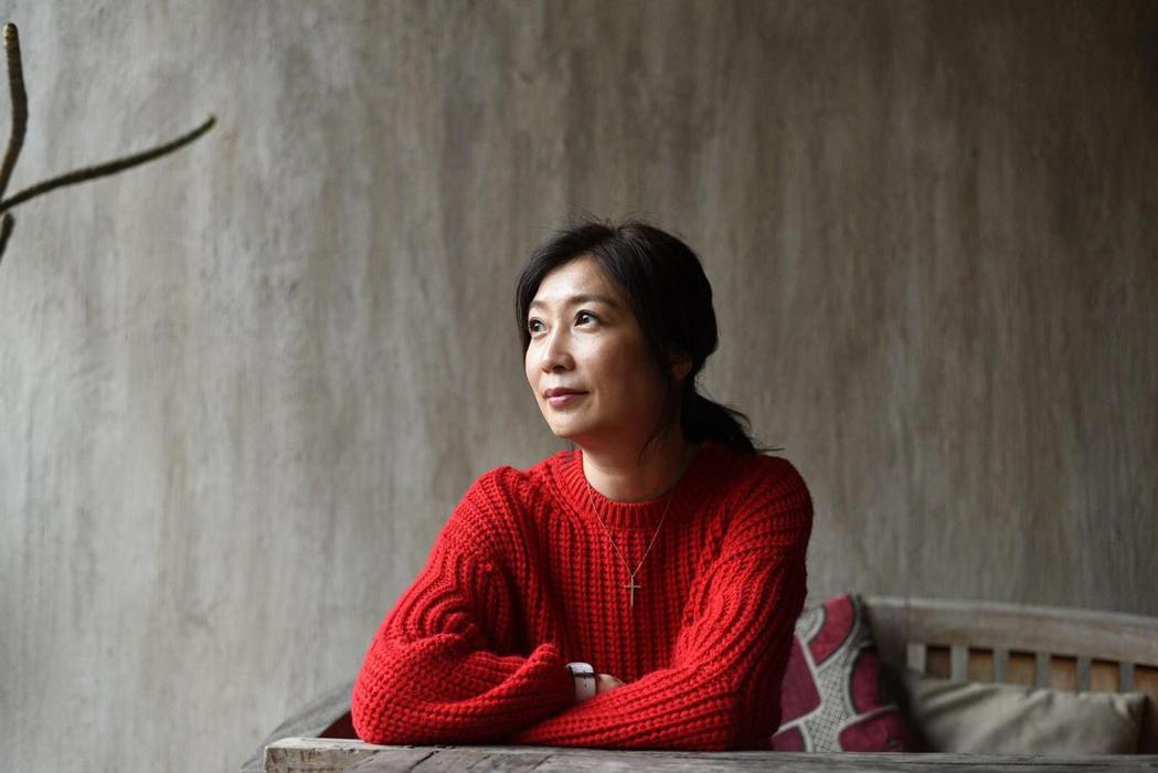 黄嘉千斩16年婚姻　唱分手名曲竟成都市传说