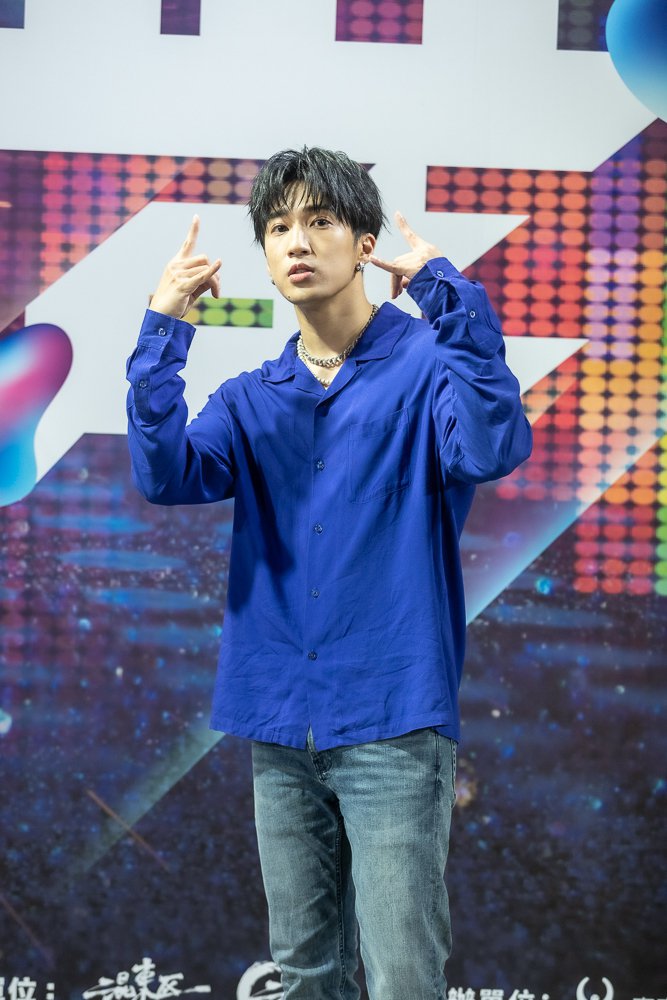娄峻硕拉伤2周动不了巨债曝光「一直被追债」