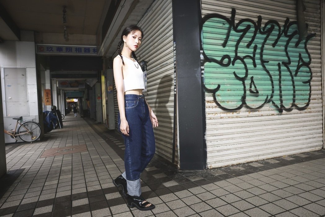 专访／甜美新人自揭黑暗时期 拍戏被撞飞遭导演骂爆