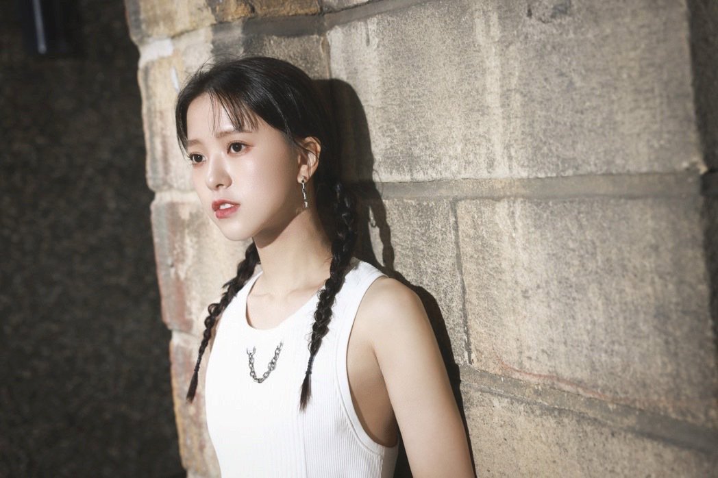 专访／甜美新人自揭黑暗时期 拍戏被撞飞遭导演骂爆