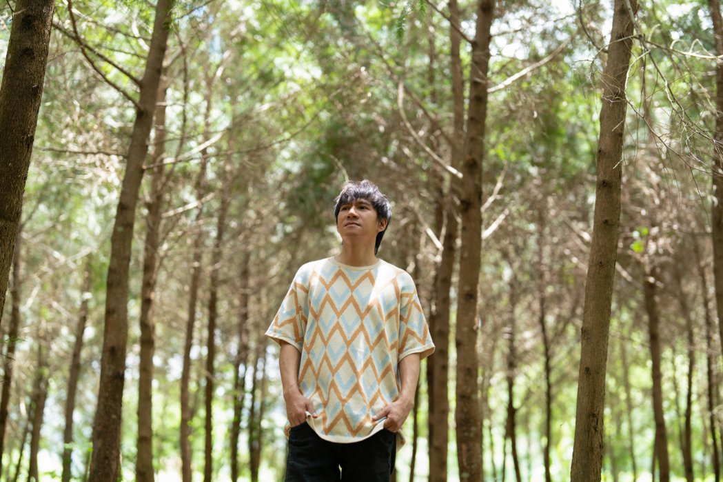 王宏恩思念父亲 「被你拥抱著」喊：好多想说的话