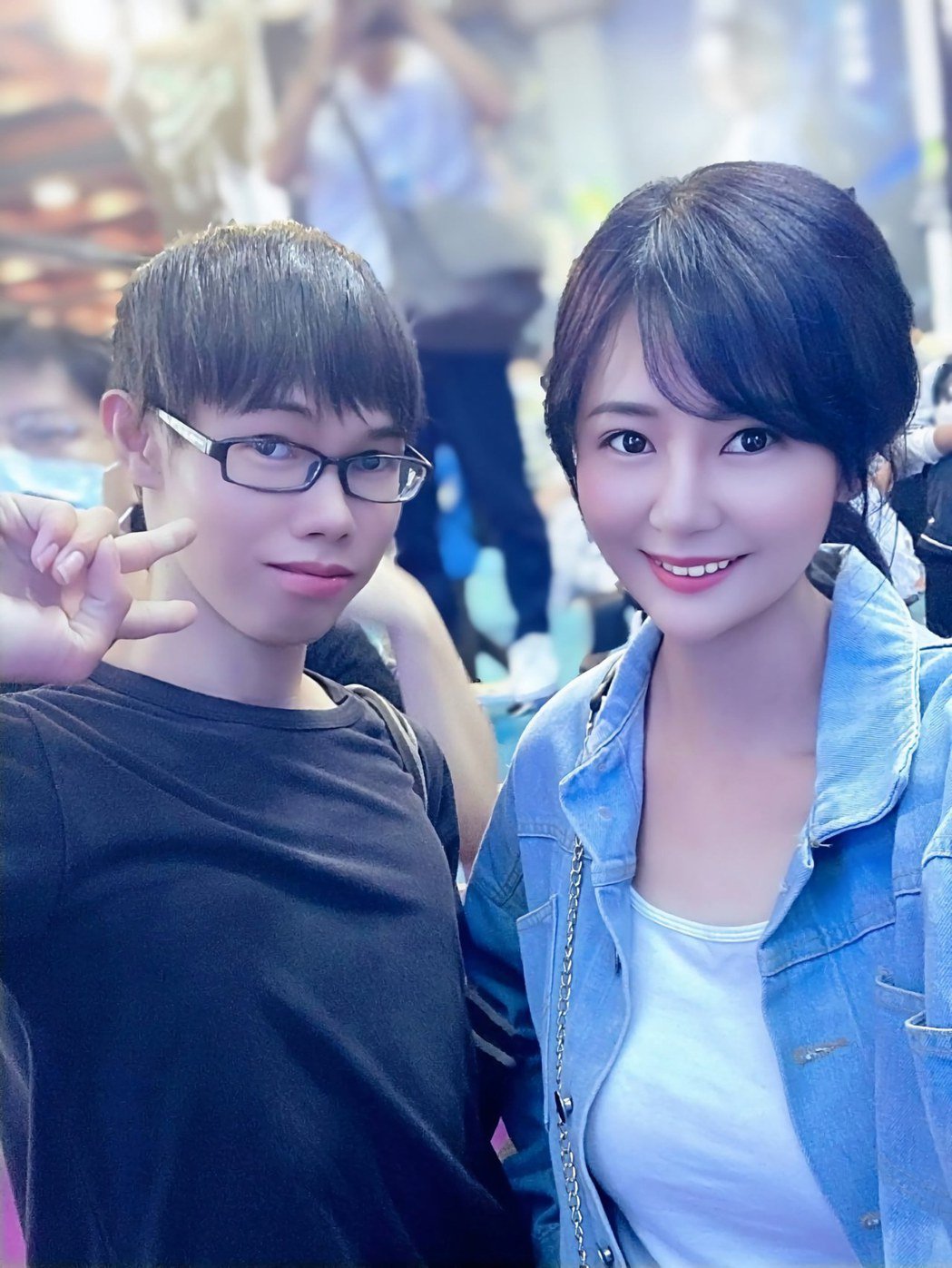 女星陪邓佳华夜闯「阿伯烧炭房」探险　返家竟发烧腹痛