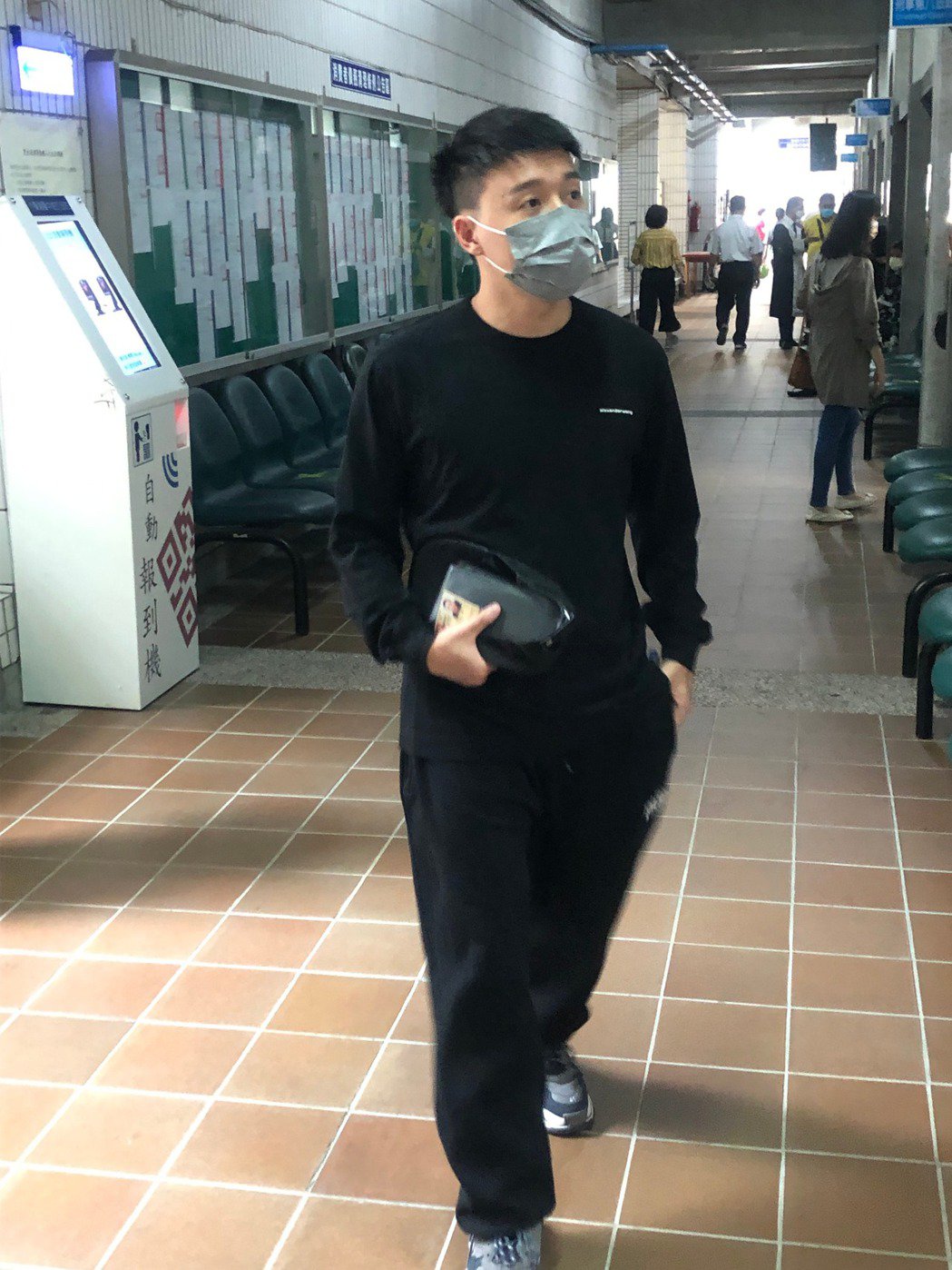 Toyz卖大麻烟弹全认罪 律师：他国中毕业不懂台湾法律