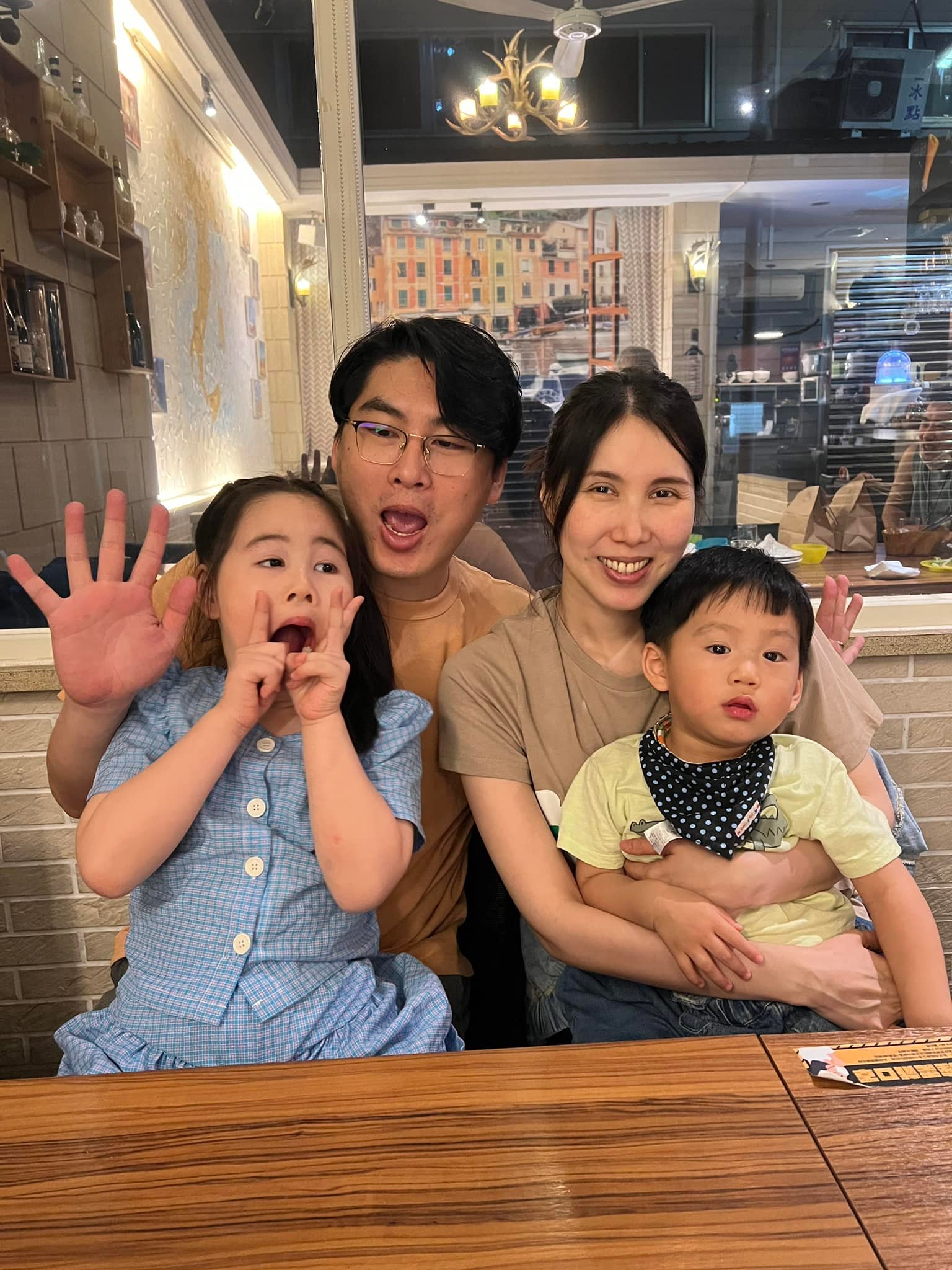 余苑绮病逝，走时眼睛还闭不起来！听余天喊：「我们放下了！」才微微闭眼