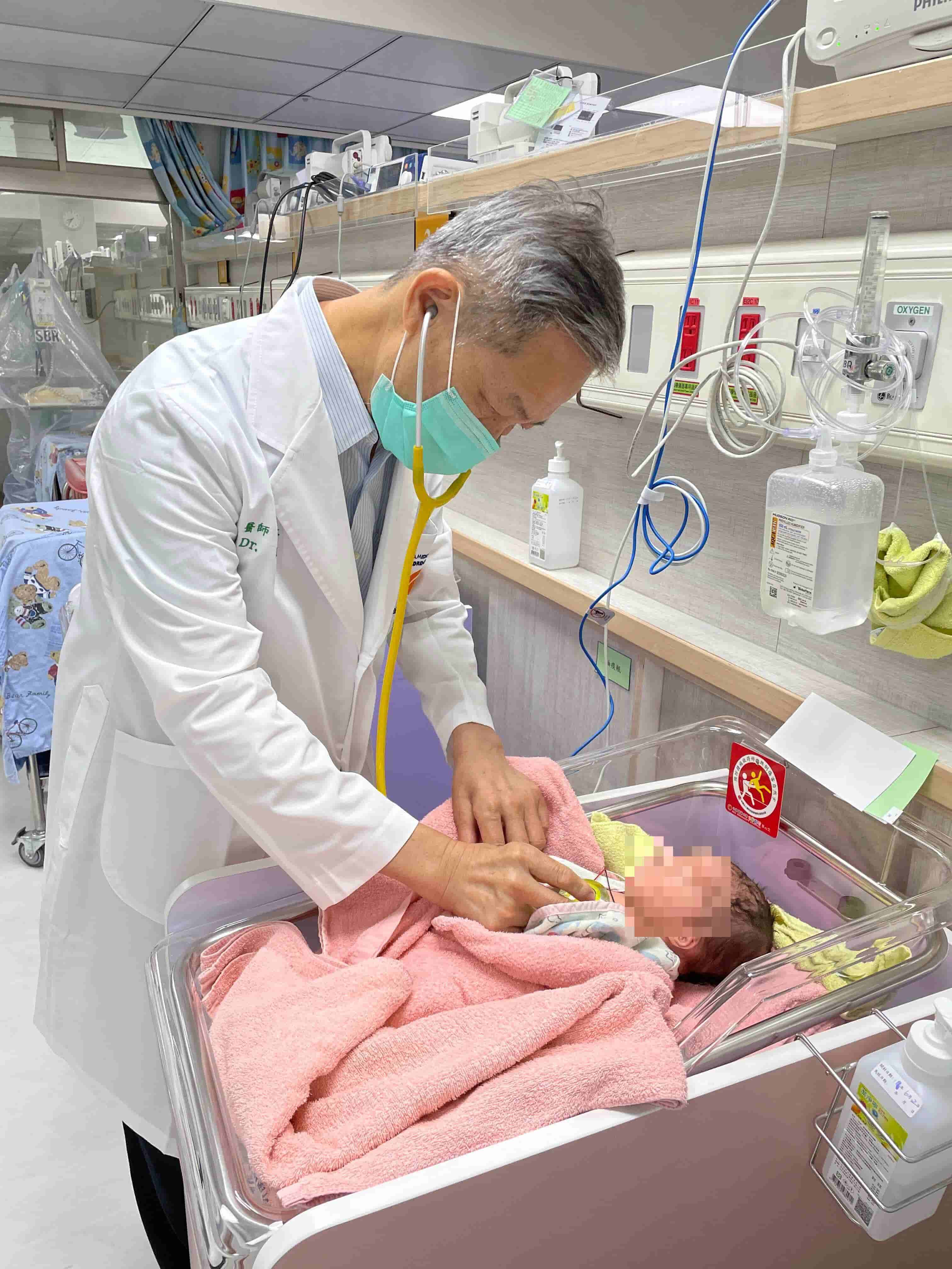 嫩婴一出生就「小腿骨折」！维生素D摄取不足，当心「新生儿佝偻病」