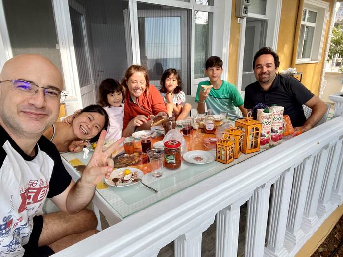 异国家庭的双语教育！要让孩子学习父母的母语吗？其实学语言不难，有心与坚