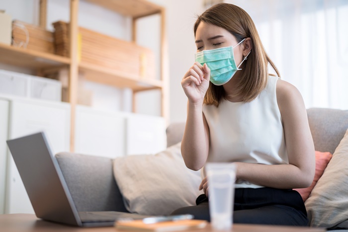 喉咙老是有痰想咳？中医教化痰「按1穴位」新冠后遗症也适用