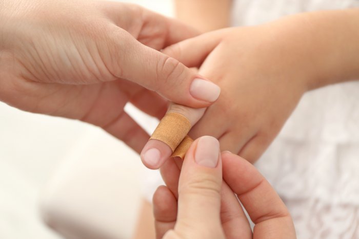 小孩刺、割伤时,家长能做的紧急处理