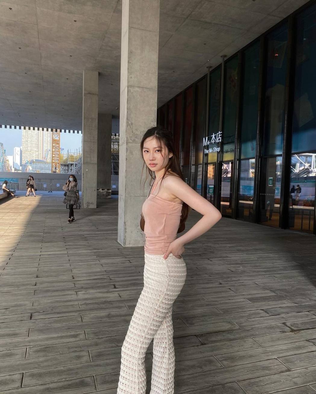 甄子丹超美女儿拥九头身 神美照曝光「三七」比例