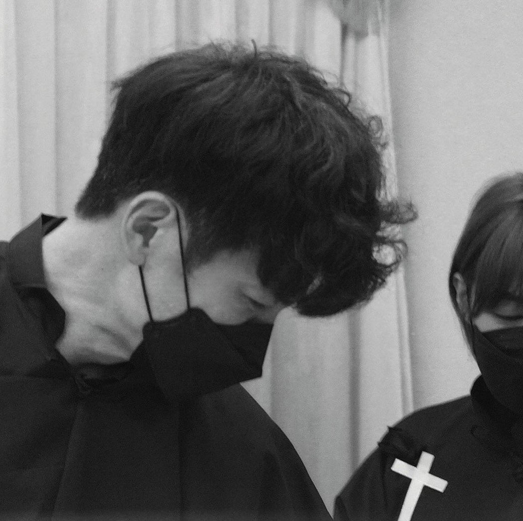 陈志强丶恸办母告别式曾智希相陪唤「妈妈」