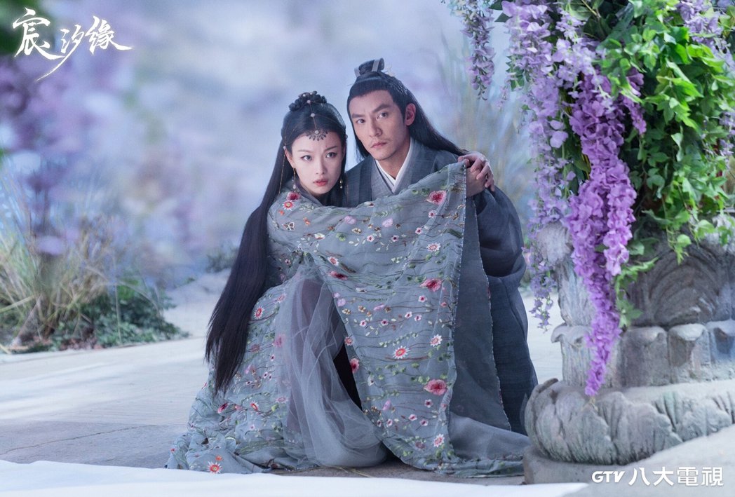 「宸汐缘」狂吻张震曝反差萌 倪妮自嘲「方脸」演仙女