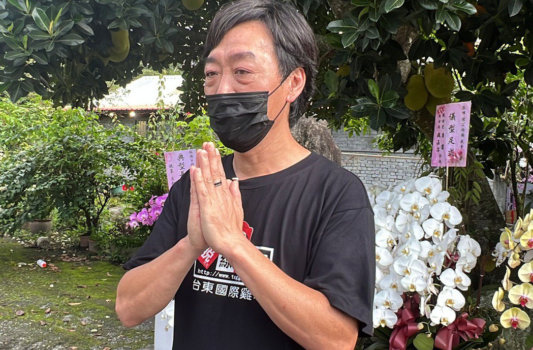 脱线人生戏谢幕儿子:会延续父亲顾家精神