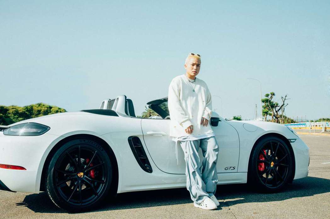 Ace姐弟恋战胜远距离 7月有喜事